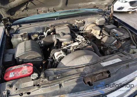 1999 Chevrolet Suburban 1500 Lt z USA, uszkodzony, nr VIN 3GNEC16R5XG256009